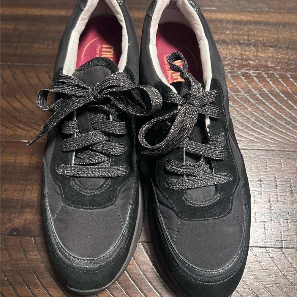 Woman’s Munro Piper Black Suede/Leather Casual Sneakers  Size 8.5 N - Picture 3 of 8